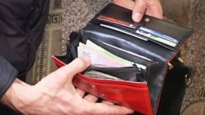 Bakıda tibb bacısı qarət olunub