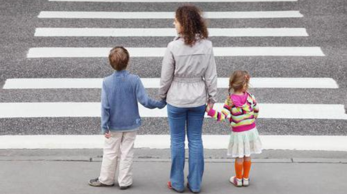 Piyada zolağında iki uşaq belə vuruldu - VİDEO