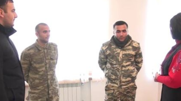 Uşaq evinin əkiz əsgərləri - VİDEO