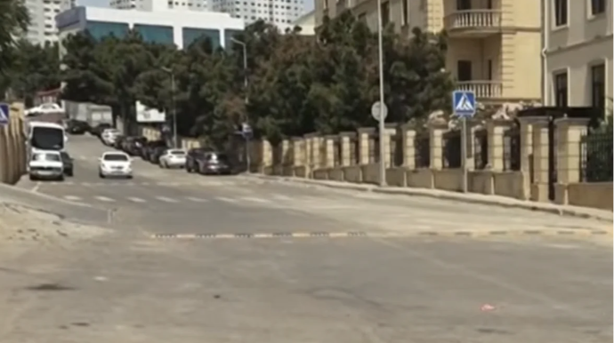 Səbaildə torpaq sürüşməsinə görə bağlanan yolda təmir işləri niyə aparılmır? - VİDEO 
