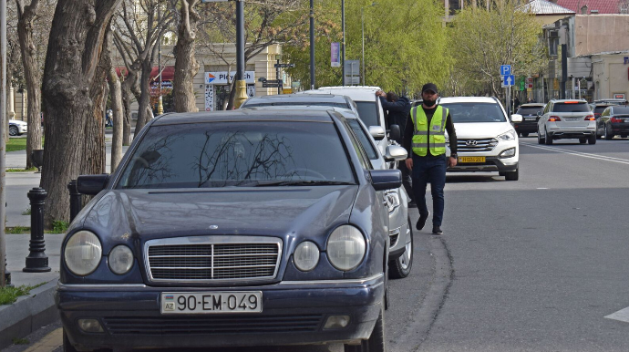 "Parkovşik"lərin qanunsuz fəaliyyətinə kim şərait yaradır? - "Hər ay bir milyondan artıq pul yığırlar" 