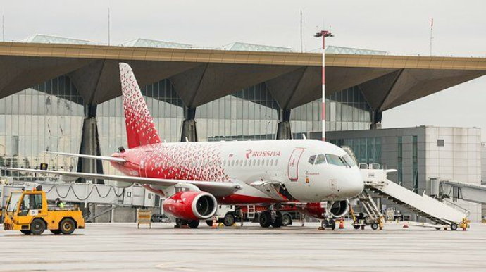 Rusiyada sərnişin təyyarəsi qəza enişi etdi