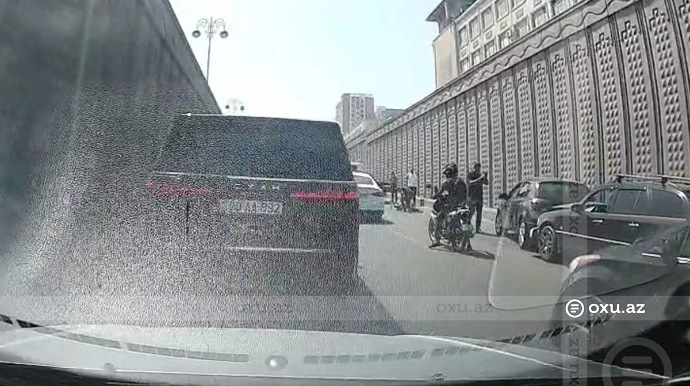 Авария на проспекте Зии Буниятова: есть пострадавший - ВИДЕО