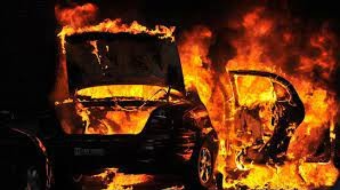 İtalyalı diplomatın avtomobili yandırıldı 