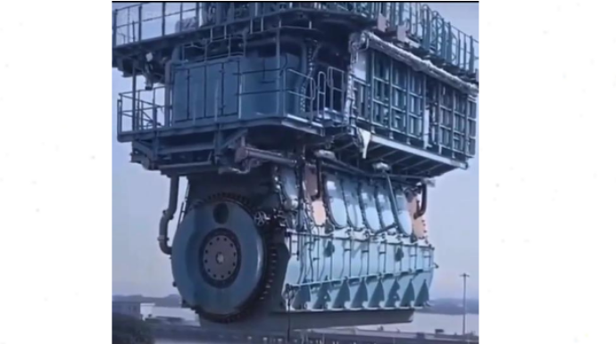 Dünyanın ən böyük dizel mühərriki - VİDEO