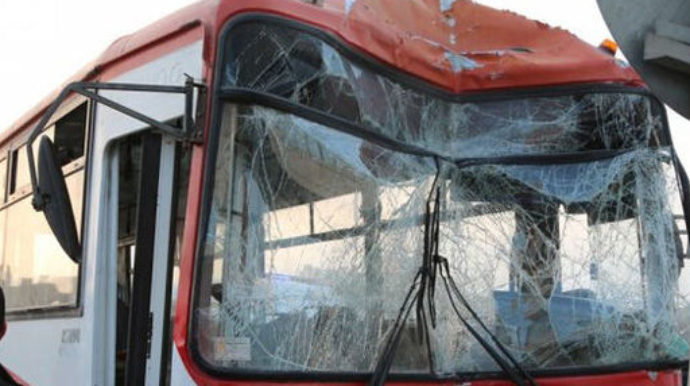 Goranboyda avtobusla minik avtomobili toqquşub, xəsarət alanlar var 