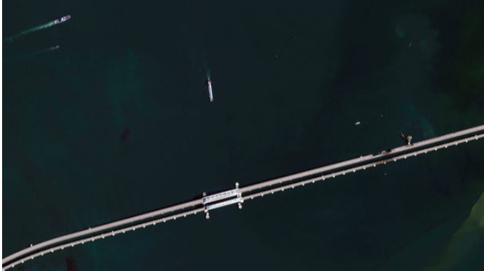 Partladılan Krım körpüsünün səmadan son görüntüləri yayıldı - FOTO 