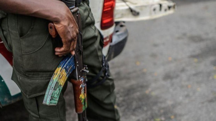 Polis məntəqəsinə silahlı hücum: Səkkiz nəfər öldürülüb 