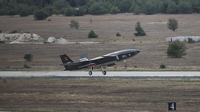 Görüntüdən kənardakı hədəfi vurdu - "Kızılelma"dan ilk