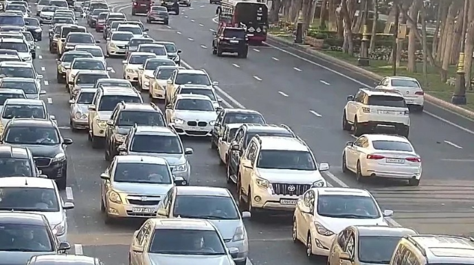 Bakının 16 yolunda tıxac yaranıb  - FOTO