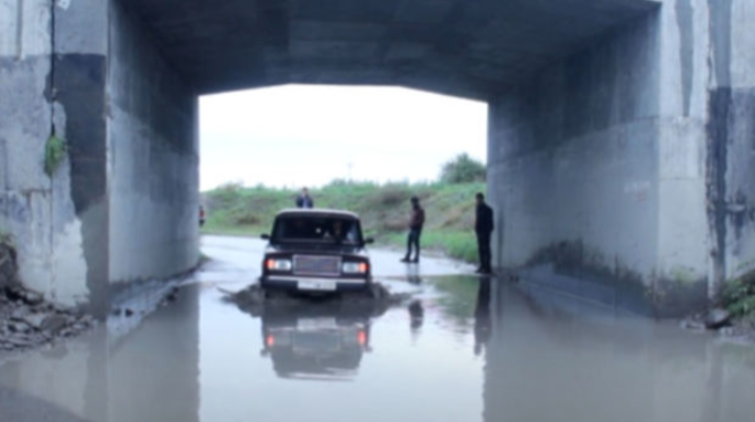 Ağdaşda tunelə su dolub: Sakinlər çətin vəziyyətdədirlər  - VİDEO