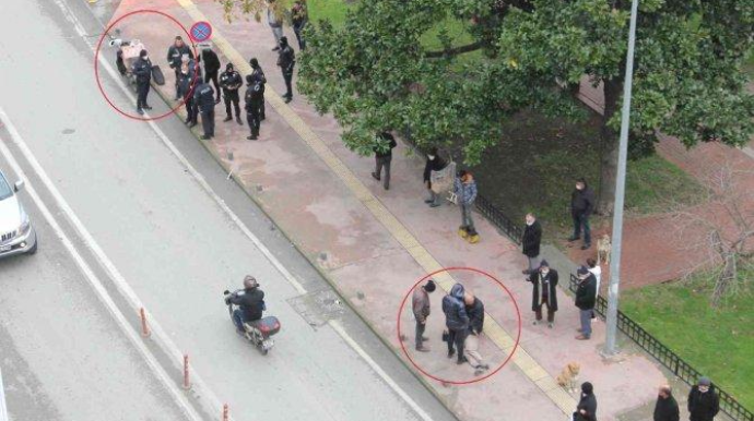 Motosikletlə piyadanı vurub atdı - FOTO 