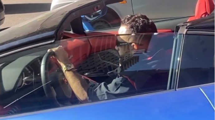 Hüseyn Həsənov yarım milyonluq avtomobili ilə Bakı küçələrində - VİDEO 