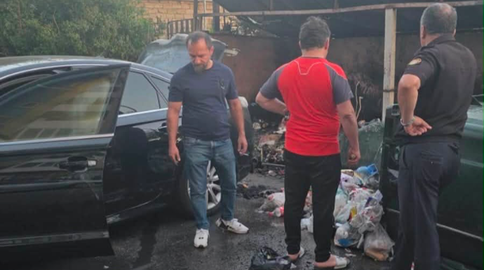 Bakıda zibil yeşikləri yandı; 4 avtomobil bu hala düşdü - FOTO