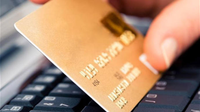 Bank kartlarından pul oğurlayan nehrəmli saxlanılıb