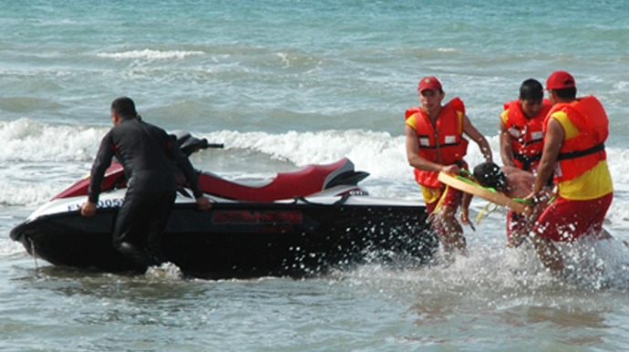 Dənizdə batma təhlükəsi ilə üzləşən 2 nəfər xilas edilib