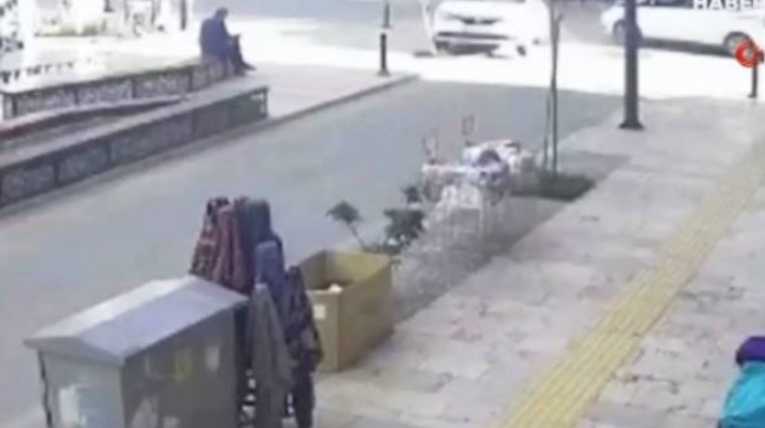 Oturduğu yerdə ölümlə üz-üzə gəldi – VİDEO 