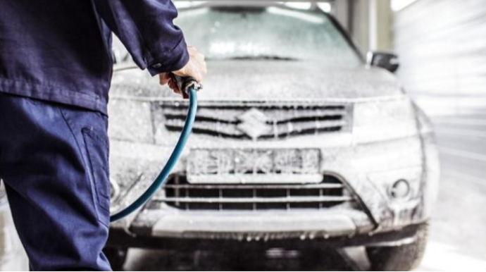 “Moyka”dan götürdüyü maşını 120 ilə sürüb qəza törətdi: “Su almağa gedirdim”