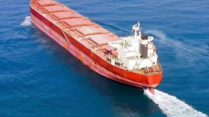 Qırmızı dənizdə iki gəmi husilərin hücumuna məruz qalıb