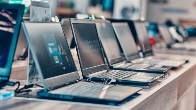 Təhsil Nazirliyinin idarəsi 6 milyon manatlıq noutbuk alır