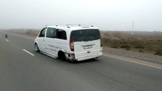 Biləsuvar-İmişli yolunda ağır qəza: "Mercedes" yolda qaldı, "QAZel" dərəyə aşdı - VİDEO