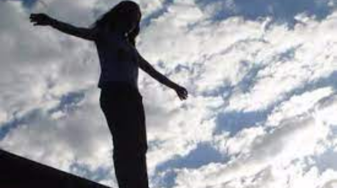 Bakıda 13 yaşlı qız özünü 4-cü mərtəbədən atıb