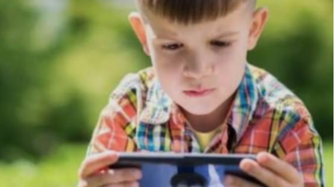 Qorxu və şiddətli ekran işləri uşaq psixologiyasına təsir edir: Nələrə diqqət edilməlidir? - PSİXOLOQ 