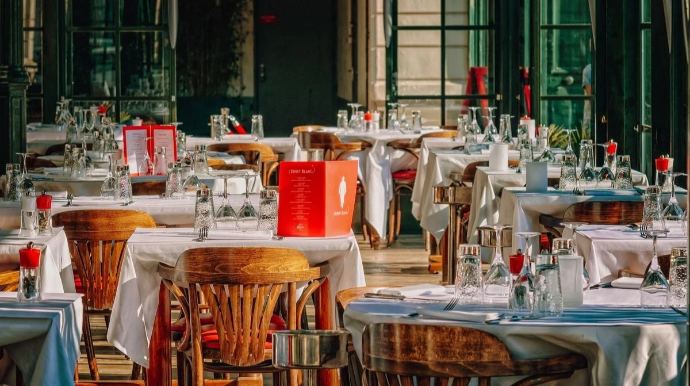 Bakıda məşhur müğənni restoranda sevgilisini döydü 