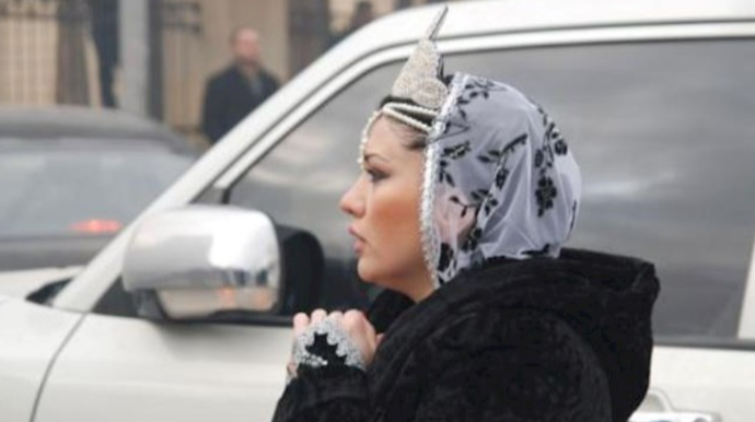 Rəqqasə Fatimənin köməkçisini avtomobil vurub 