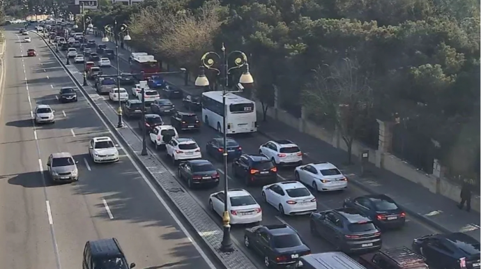 На каких улицах Баку 22 апреля наблюдаются транспортные заторы? - СПИСОК 