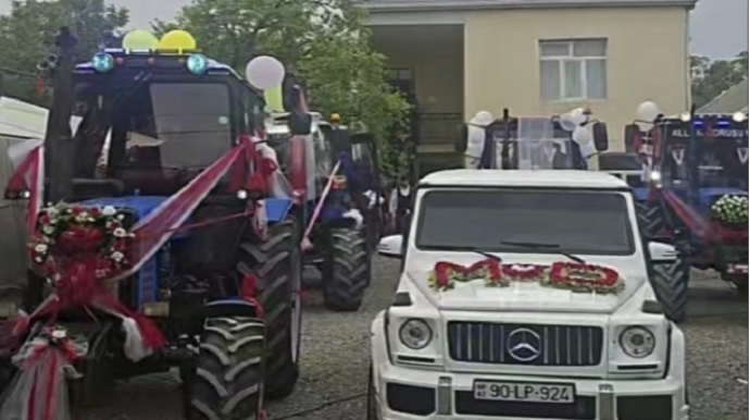 Gəlini aparmağa traktorlarla gəldilər - FOTO