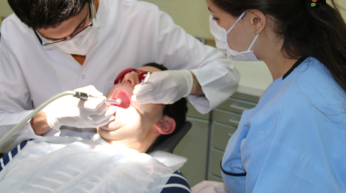 TƏBİB-də stomatoloqlardan pul tələb olunması iddiası ilə bağlı müzakirə aparılır 