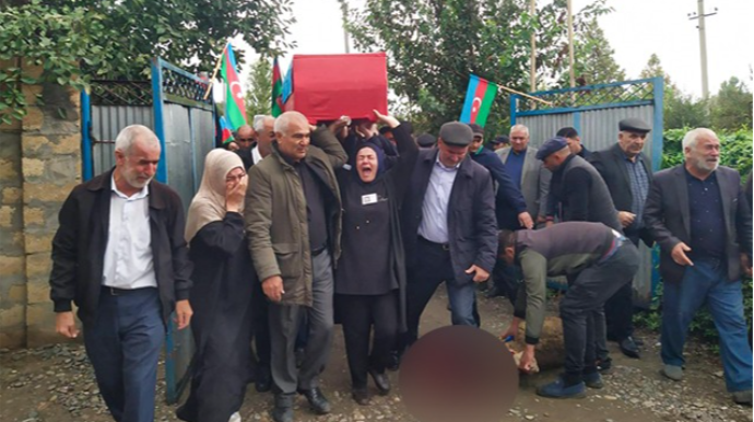 30 ildən sonra nəşi gətirildi, qurban kəsdilər  - FOTO