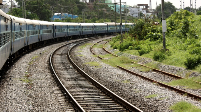 Göyçə mahalında qatar relsdən çıxdı  - FOTO 