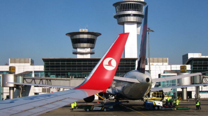 İstanbuldan uçuşa hazırlaşan iki təyyarədə BOMBA HƏYƏCANI 