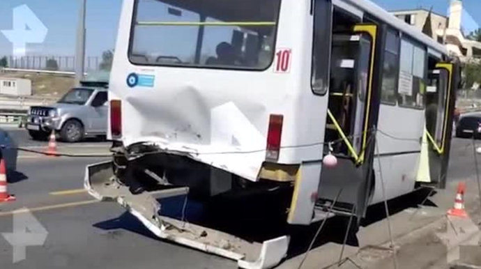 В ДТП с автобусом и легковушкой в Севастополе пострадали 14 человек - ВИДЕО