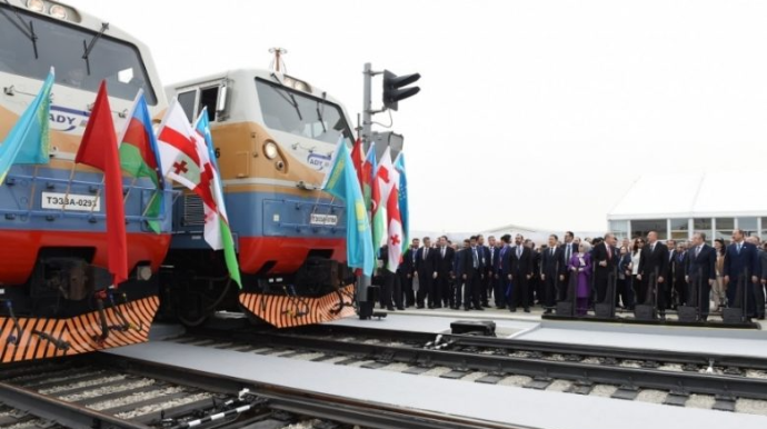 Bakı-Tbilisi-Qars dəmir yolu gələn il tam istismara veriləcək 