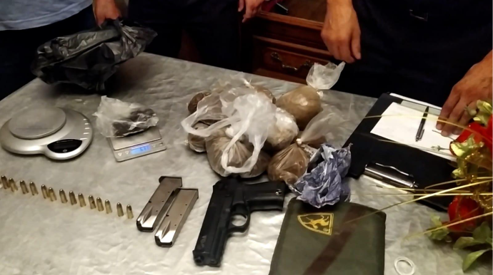 Bakıda polis əməliyyatlar keçirib, “patı” və “şüşə” satan 19 nəfər saxlanılıb - VİDEO 