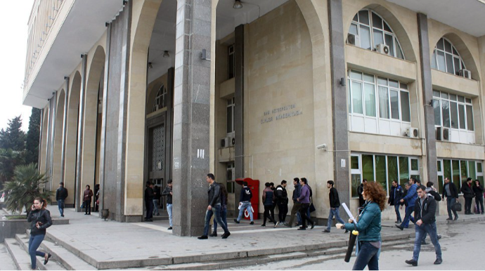 Metronun girişində siqaret çəkən şəxslər CƏRİMƏLƏNİB? – DİN-dən AÇIQLAMA  