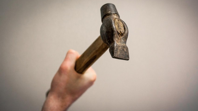 Bakıda arvadının başına çəkiclə xəsarət yetirən şəxs tutulub