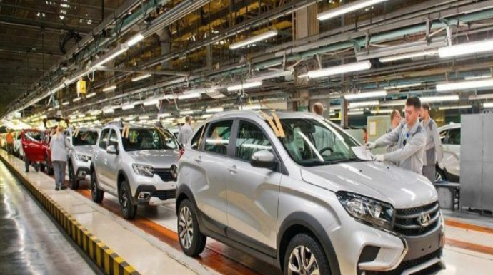 Azərbaycanda Rusiya avtomobillərinin satışı kəskin azalıb 