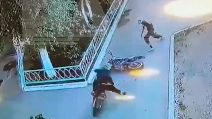 Müəllimi motosikletlə vurub günahı onun üstünə yıxmağa çalışdı – 1,7 milyon istəyir - VİDEO 