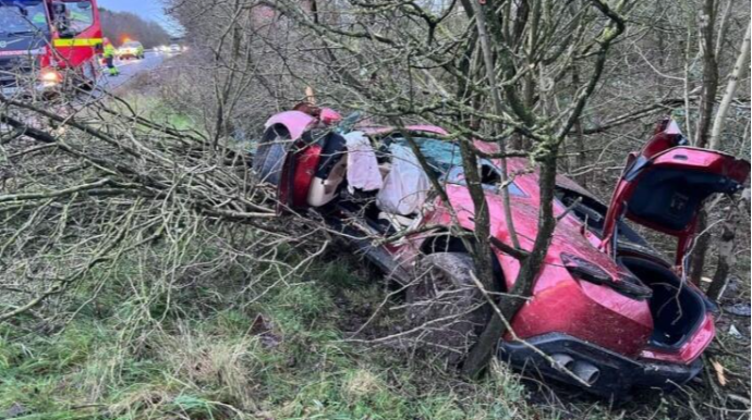 235 min dollarlıq “Ferrari” dərəyə aşdı, bu hala düşdü   - FOTO