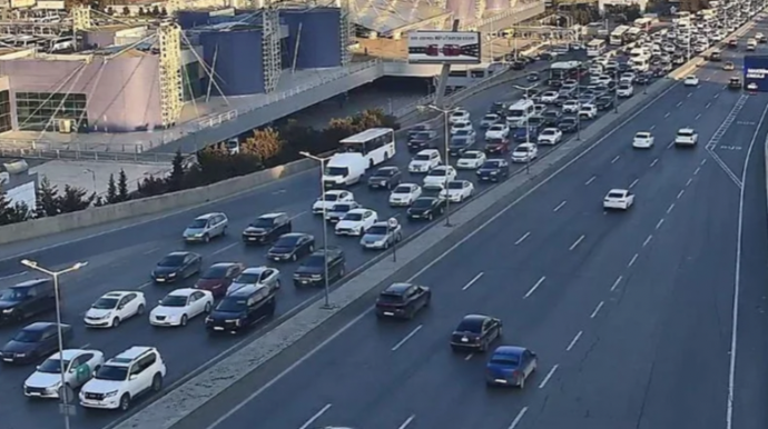 Bu yollarda tıxac var - SİYAHI 