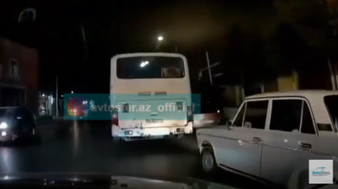 Qəza şəraiti yaratdı, avtoxuliqanlıq edərək getdi:  "Əcəb eləyirəm..." - VİDEO