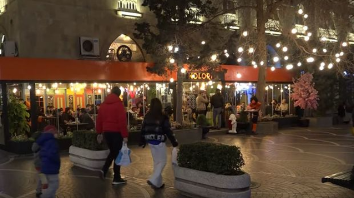 Sərt karantindən sonra Bakı gecələri - VİDEO