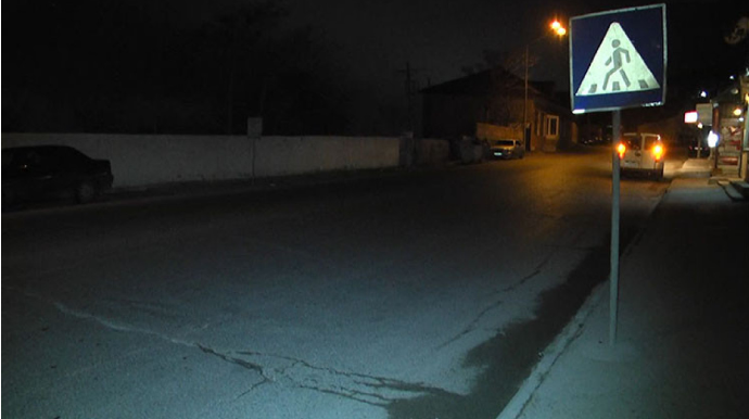 Yevlaxda avtomobil piyadanı vurub