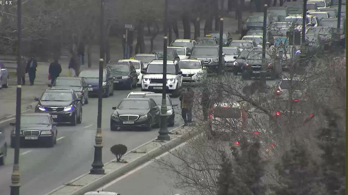 Paytaxt yollarındakı sıxlıq - FOTO