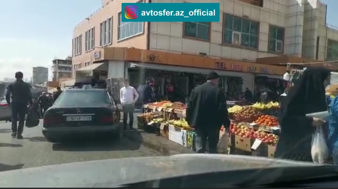 "Vasmoy"un bazarında biabırçılıq:  satıcılar yolu kəsib, maşınlar isə...  - VİDEO