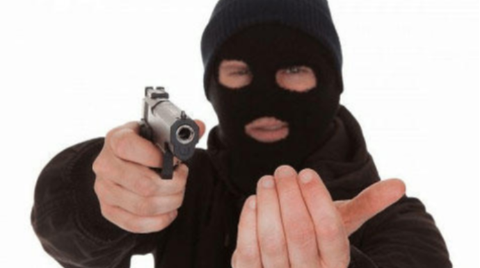 Mingəçevirdə maskalı şəxslər evə hücum etdi, ər-arvad xəsarət aldı 